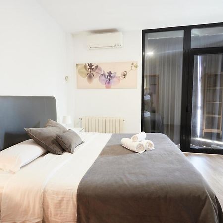 Alojamiento Santa Rosa Madrid Ngoại thất bức ảnh