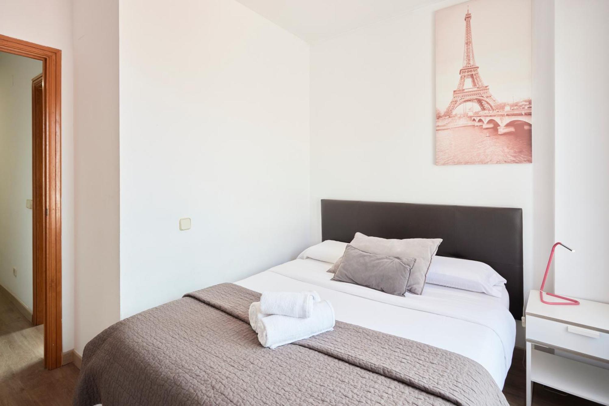 Alojamiento Santa Rosa Madrid Ngoại thất bức ảnh