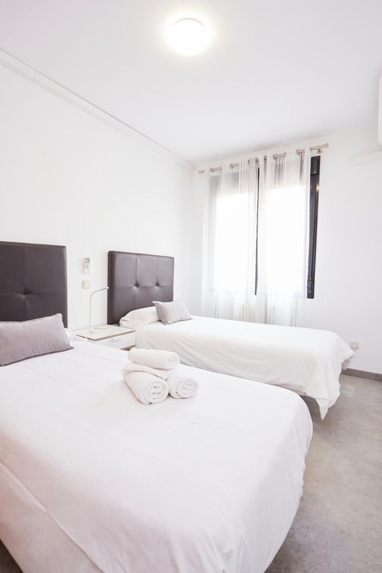 Alojamiento Santa Rosa Madrid Ngoại thất bức ảnh
