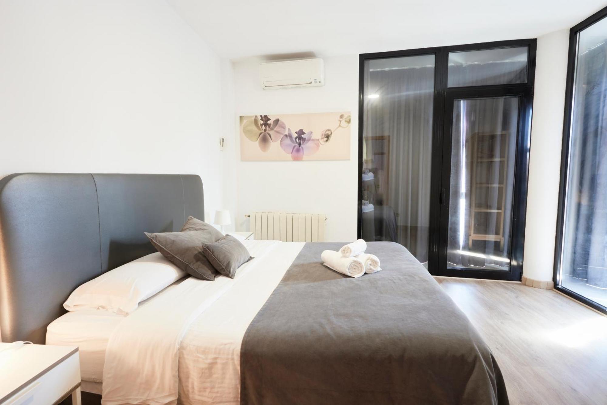 Alojamiento Santa Rosa Madrid Ngoại thất bức ảnh
