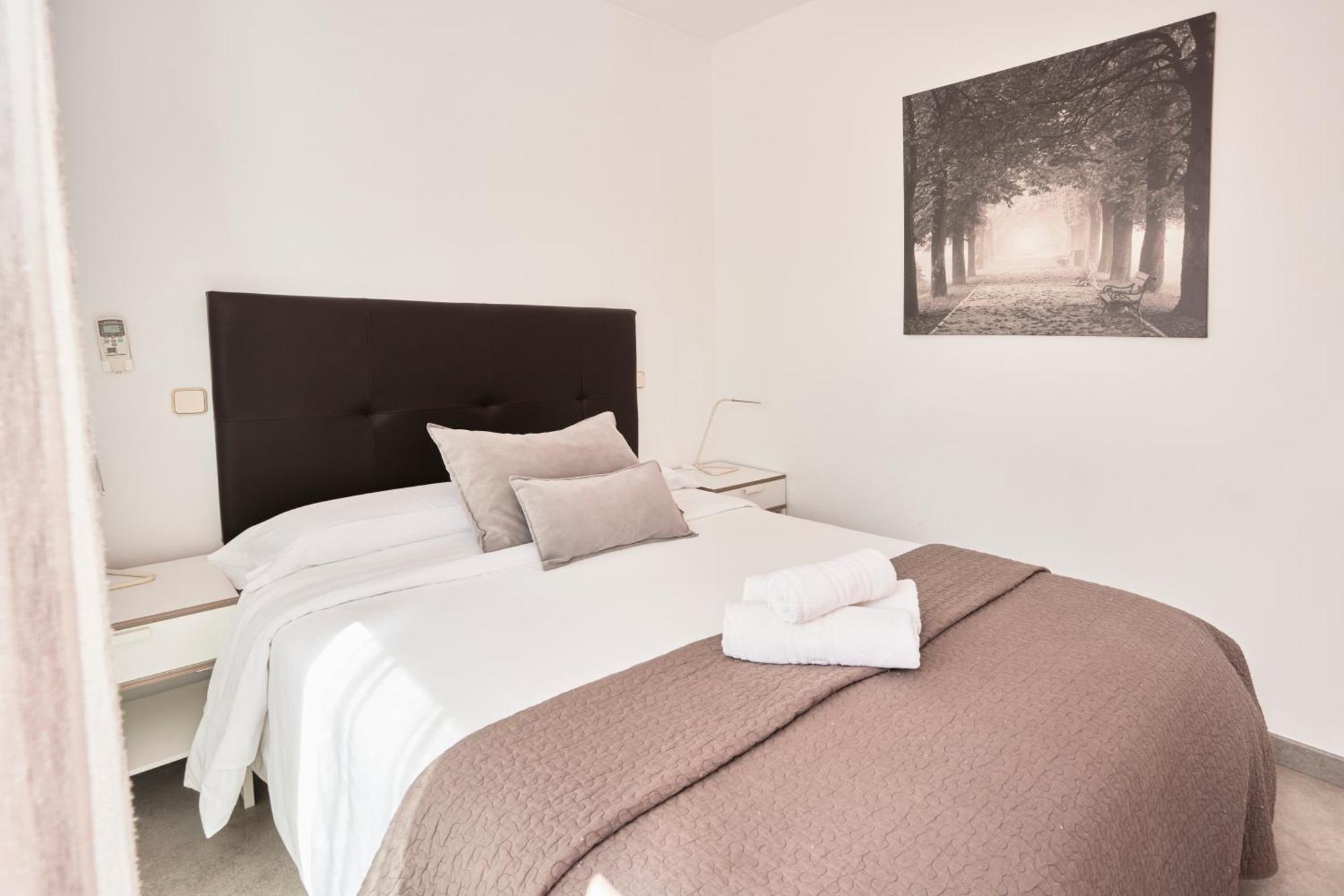 Alojamiento Santa Rosa Madrid Ngoại thất bức ảnh