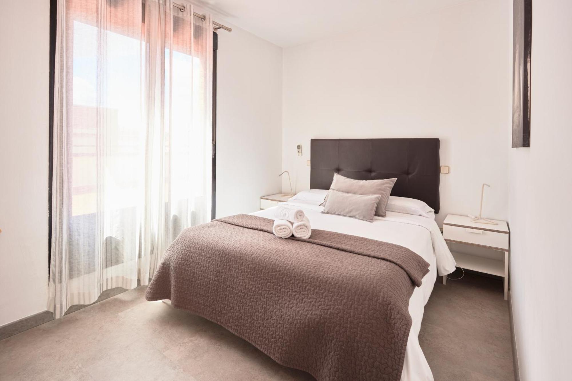 Alojamiento Santa Rosa Madrid Ngoại thất bức ảnh