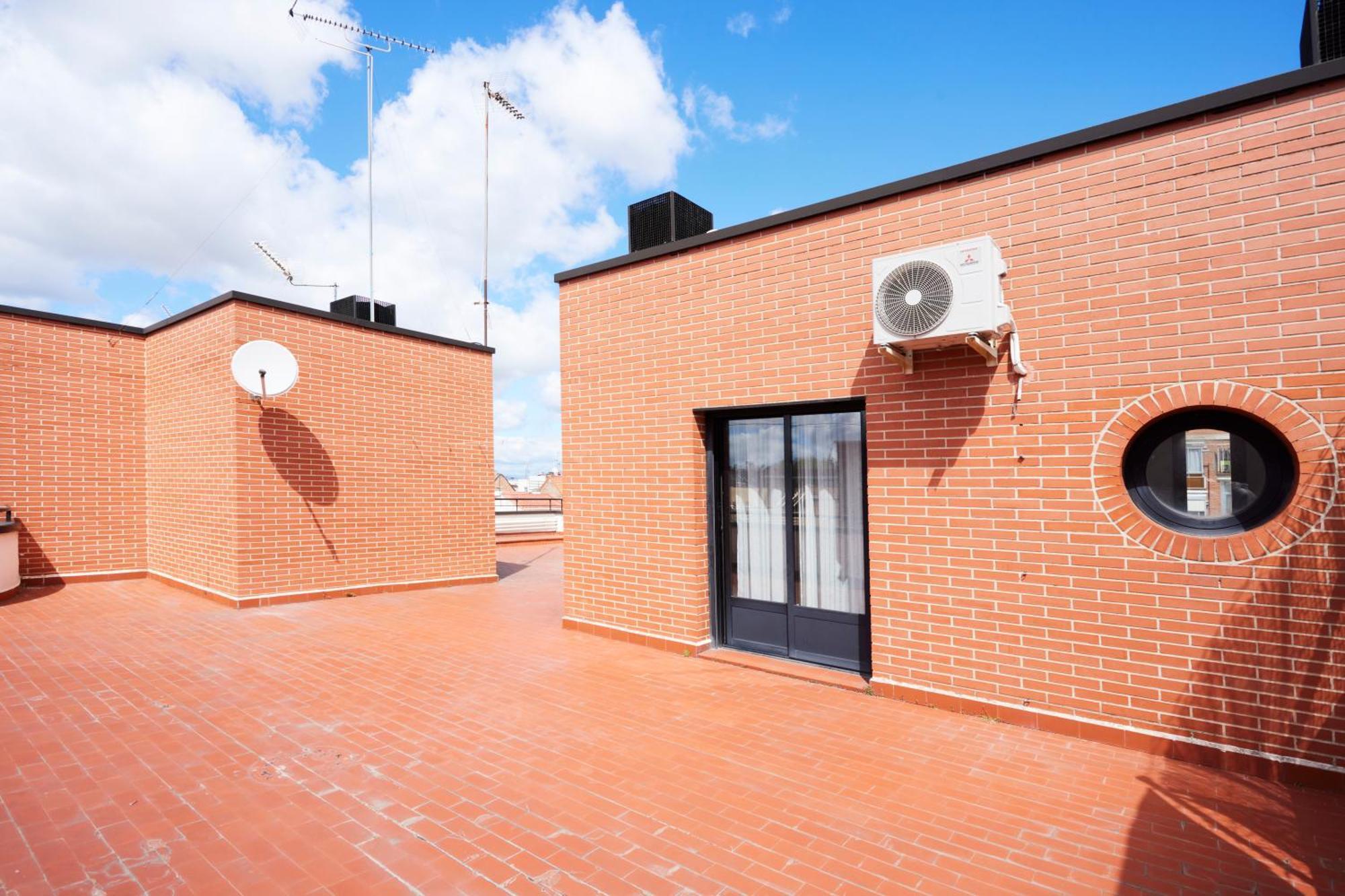 Alojamiento Santa Rosa Madrid Ngoại thất bức ảnh