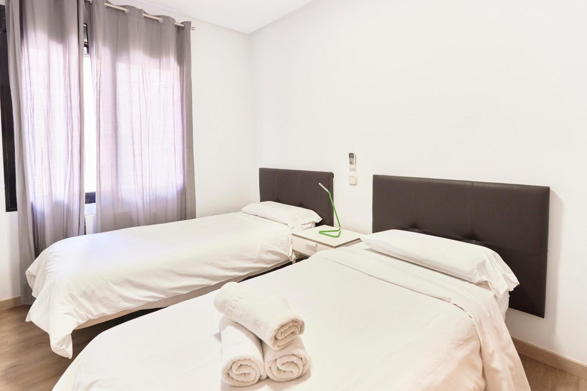 Alojamiento Santa Rosa Madrid Ngoại thất bức ảnh