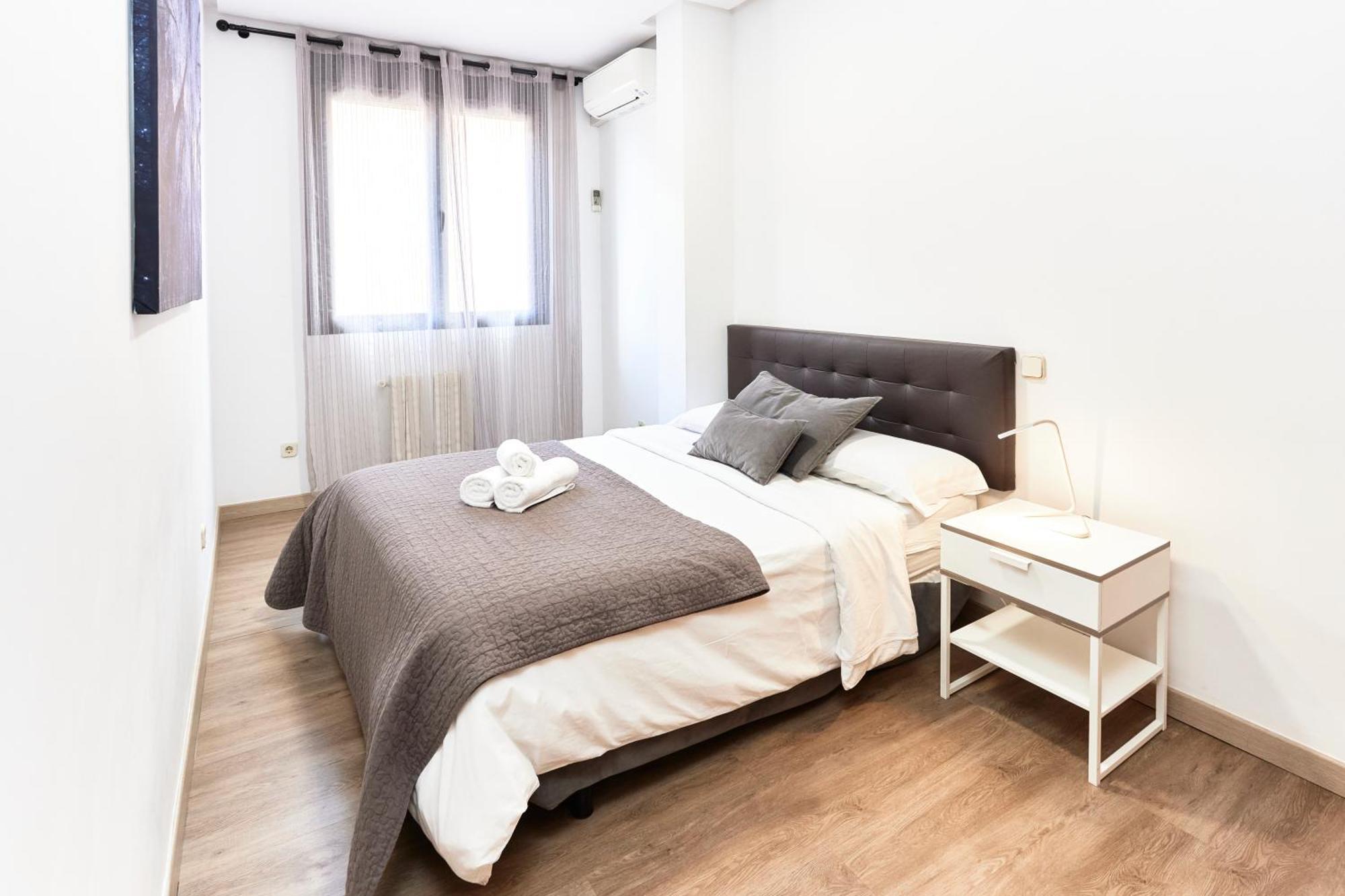 Alojamiento Santa Rosa Madrid Ngoại thất bức ảnh