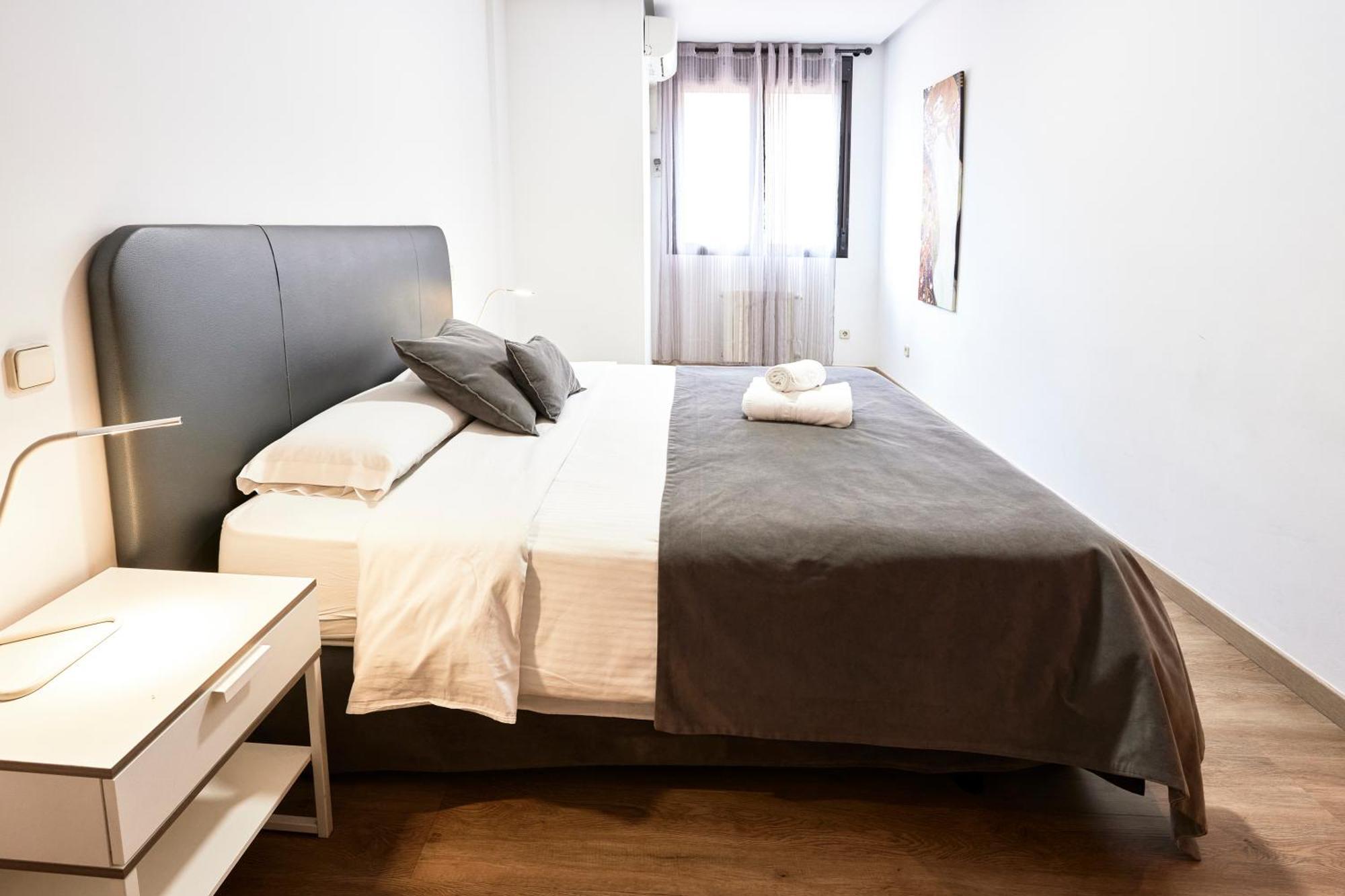 Alojamiento Santa Rosa Madrid Ngoại thất bức ảnh