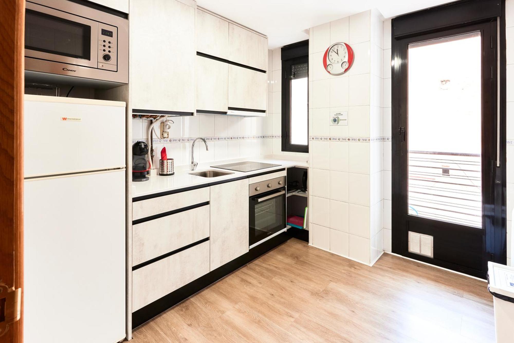 Alojamiento Santa Rosa Madrid Ngoại thất bức ảnh
